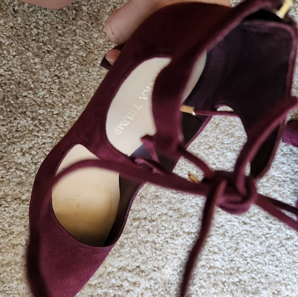 Ivanka Trump Kellsee burgundy suede leather dress pump size 6 - Picture 8 of 8
